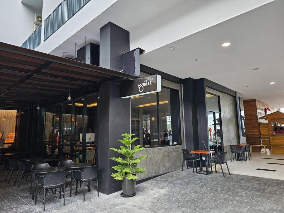 Lovely Podium Cityview 3bedroom With Pool A1 Apartment Kuching