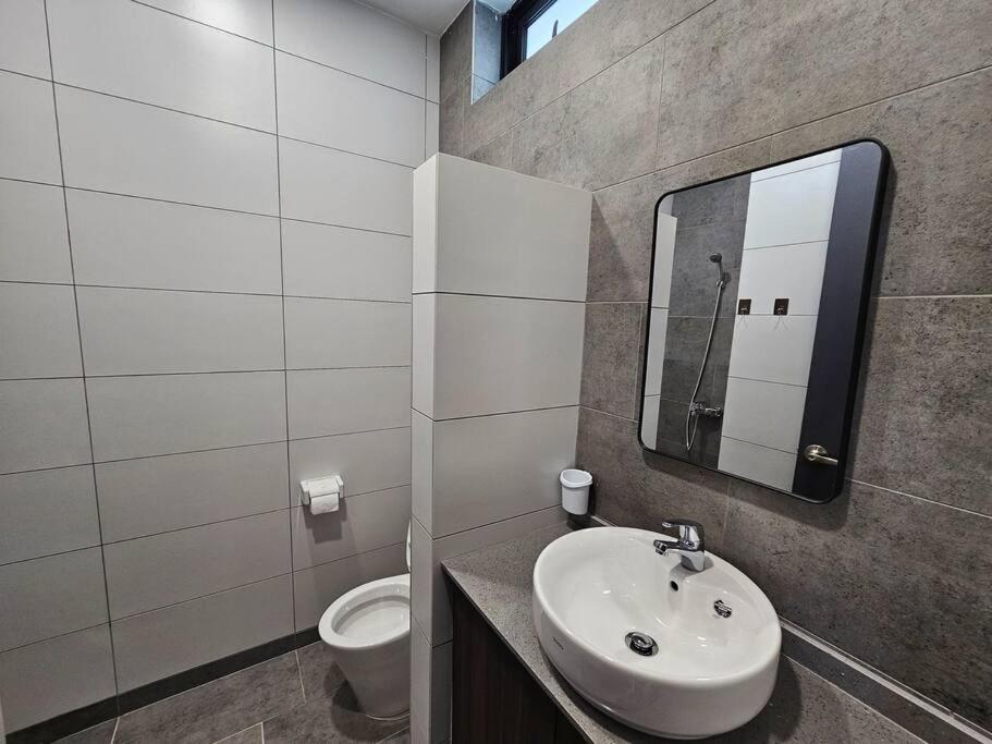 Lovely Podium Cityview 3bedroom With Pool A1 Apartment Kuching